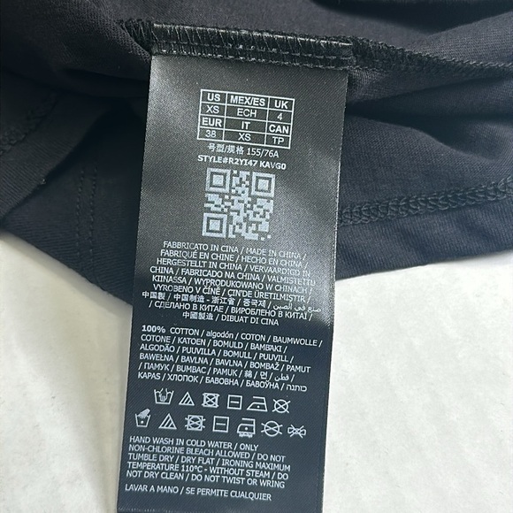 Guess Black Short Sleeve Top Size XSmall Womens NWT - Picture 9 of 9